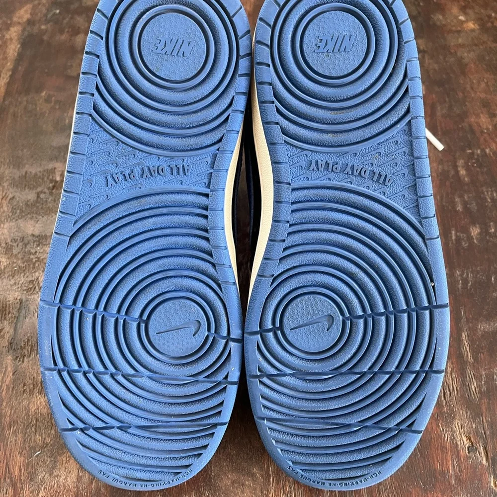 Nike Kids Black and Blue Sneakers - Picture 6 of 7